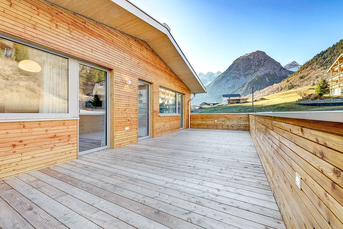Die Terrasse des Hus 128 mit Blick ins Brandnertal